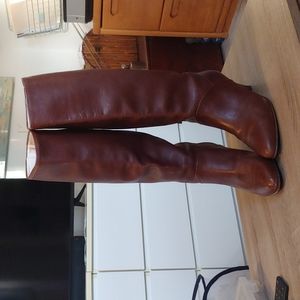 Ladies Leather High Heeled Boot.